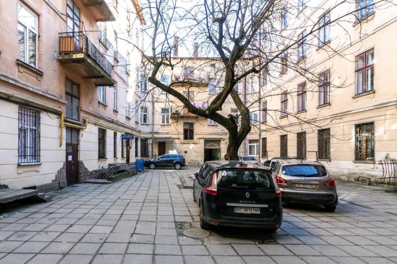 Зелені Апартаменти Біля Оперного Театру Flat In The City Center リヴィウ エクステリア 写真