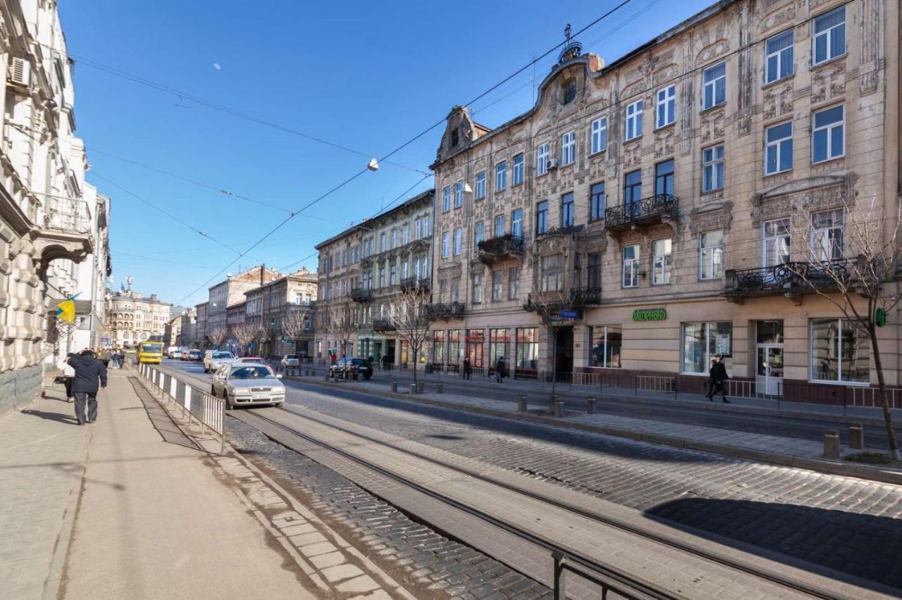 Зелені Апартаменти Біля Оперного Театру Flat In The City Center リヴィウ エクステリア 写真